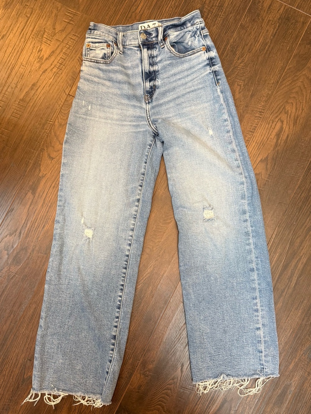 High-Rise Light Blue Straight Leg Jeans — Casual Raw Hem